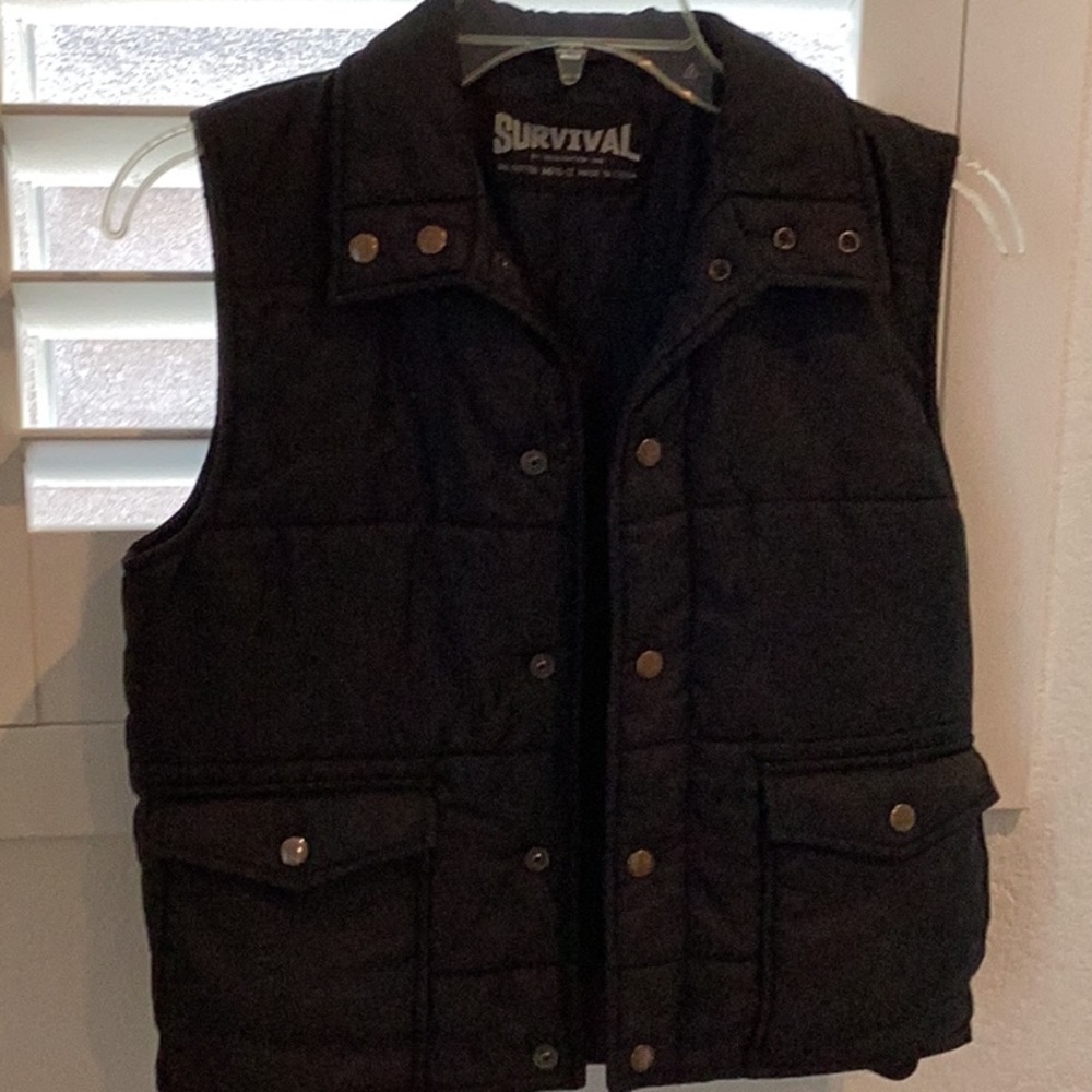 Survival women’s vest, size S, two pockets in front, snaps, good condition.
